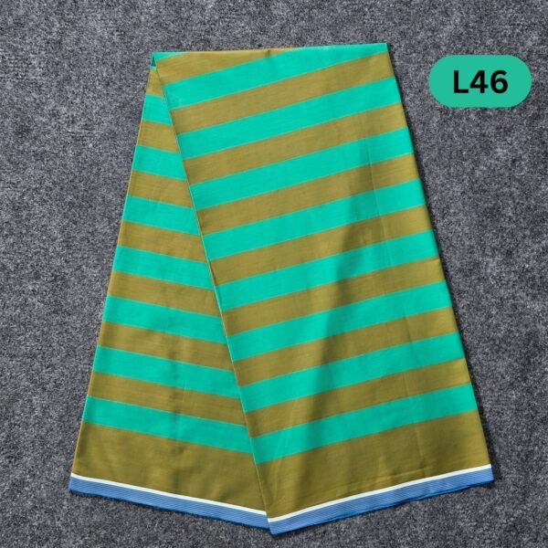 5.5 Hand Soft Cotton Plain Check Lungi L46